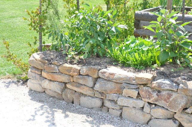 Gartenmauer mit Granit Mauersteine Gartenmauer mit Granit Mauersteine
