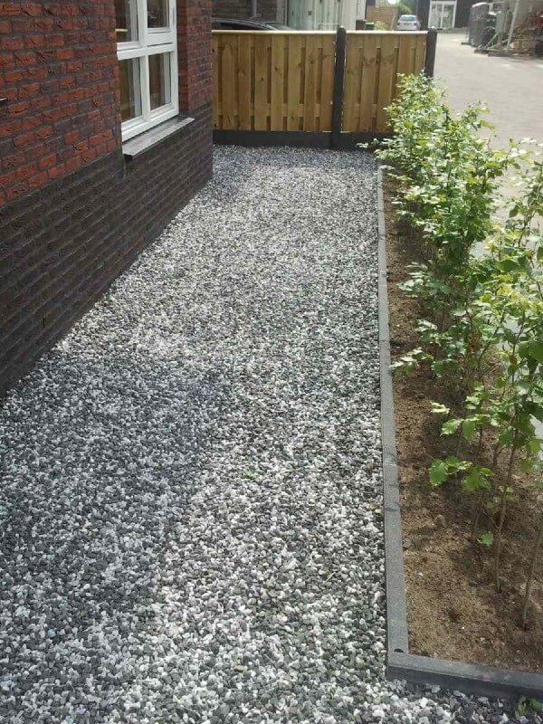 Gartenweg mit Zebra Zierkies Gartenweg mit Zebra Zierkies