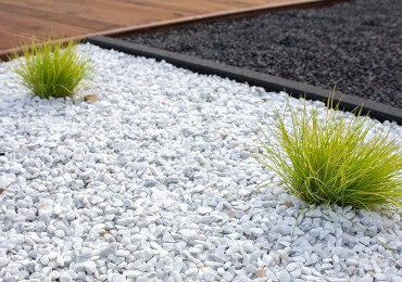 Jardín minimalista con marmolina blanca Jardín minimalista con marmolina blanca