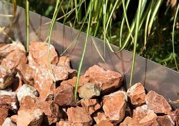 Un jardín mediterráneo con bordura Multi-Edge Metal Un jardín mediterráneo con bordura Multi-Edge Metal