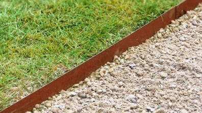 Englischer Garten Gartenweg mit corten Rasenkanten