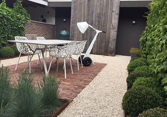 Jardín con piedras claras